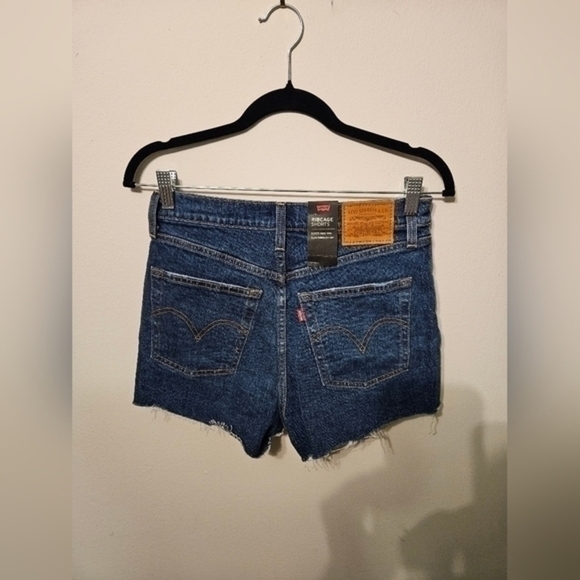 Levi's Ribcage Shorts - Picture 3 of 6